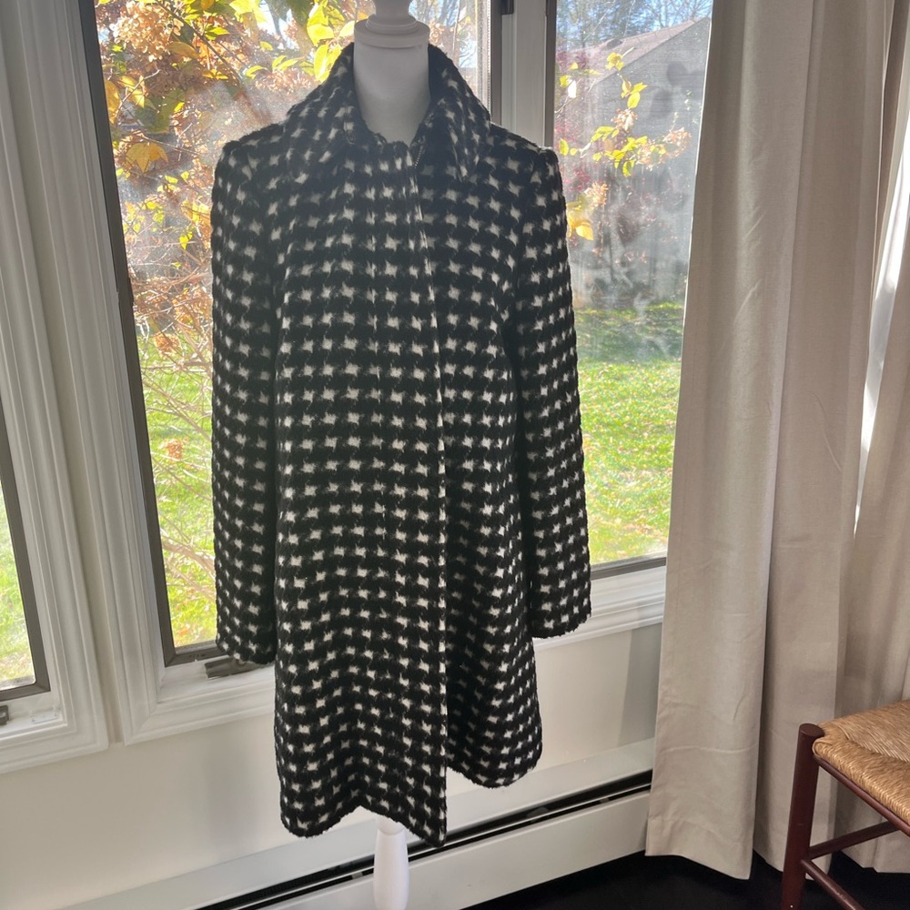 Jones New York Black and White Houndstooth Coat excellent condition
